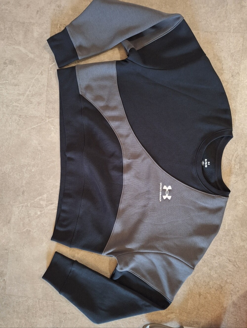Under Armour Women’s Black and Gray Performance Cropped Crew Sweatshirt
